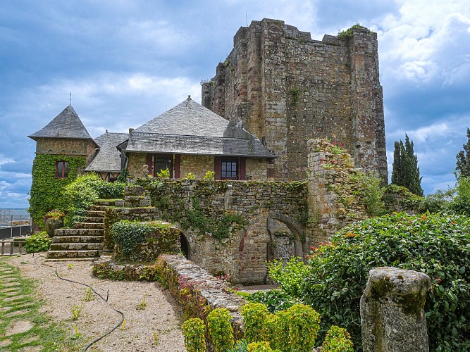 Corrèze Tourisme_GR46_Château de Turenne intérieur (2)_© David Genestal_juin 2024