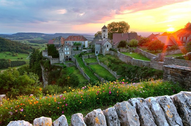 Château-Chalon depuis le belvédère Saint-Jean
