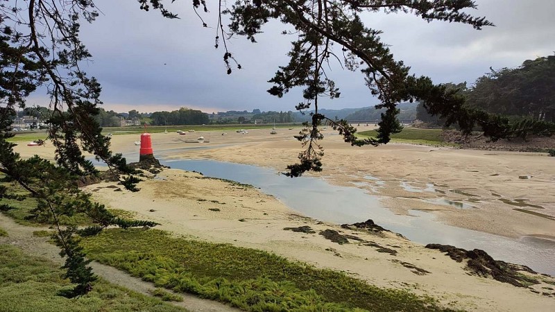 Le fleuve Le Douron à Toul an Héry