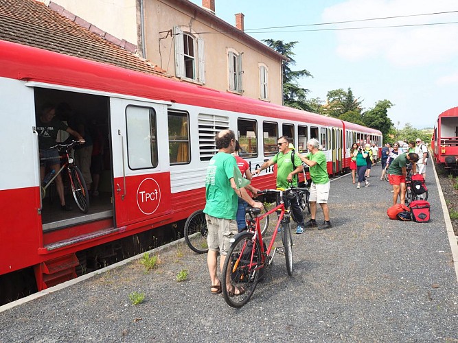 Train Rouge et vélos à St Paul de Fenouillet (66)