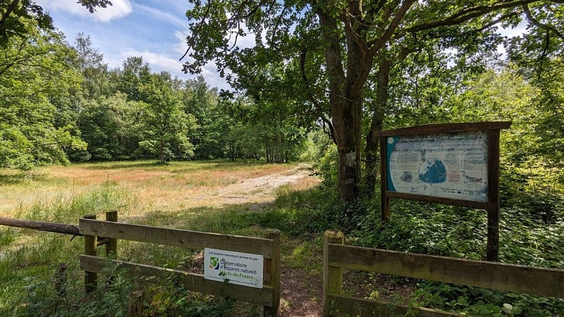 Parking du site des Bruyères de Rocq