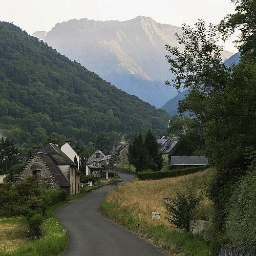 AUTOUR DE LA VALLEE DU CHIROULET