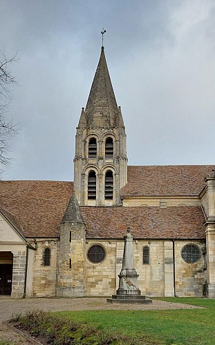 Clocher de l'église de Livilliers