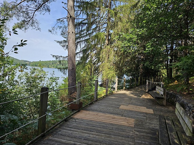 Sentier du Puech des Ouilhes_Lacapelle-Viescamp