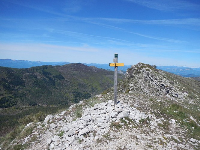 La crête de Géruen_Le Castellard-Melan