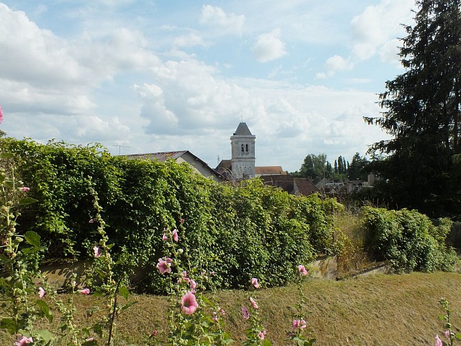 Vue sur le village de Cravant