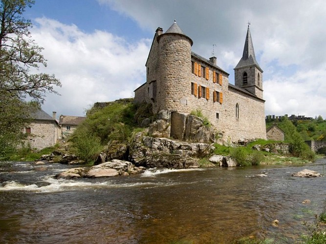 Le lit du Bès au coeur du village