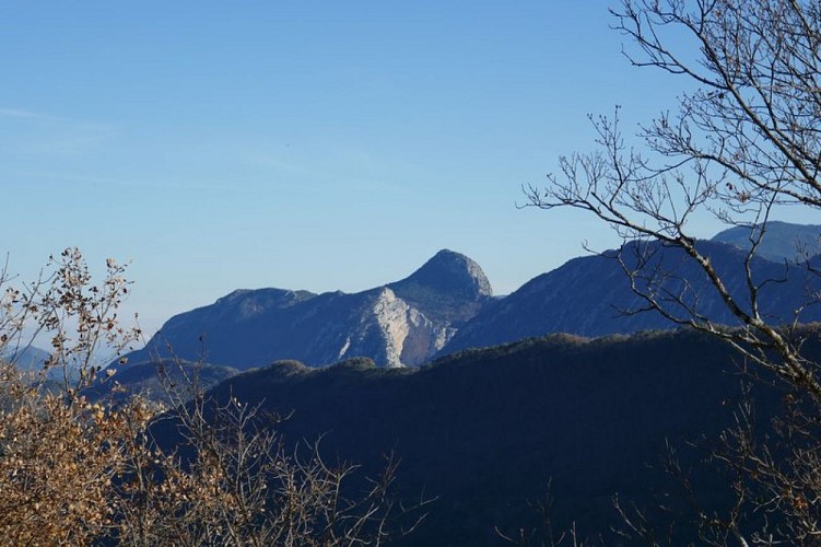 Le mont Saint Martin et la paroi de Fume Blanche, depuis Amirat