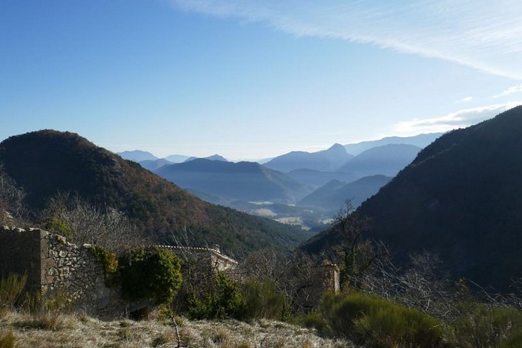 Panorama sur le haut Estéron, depuis le Barlet