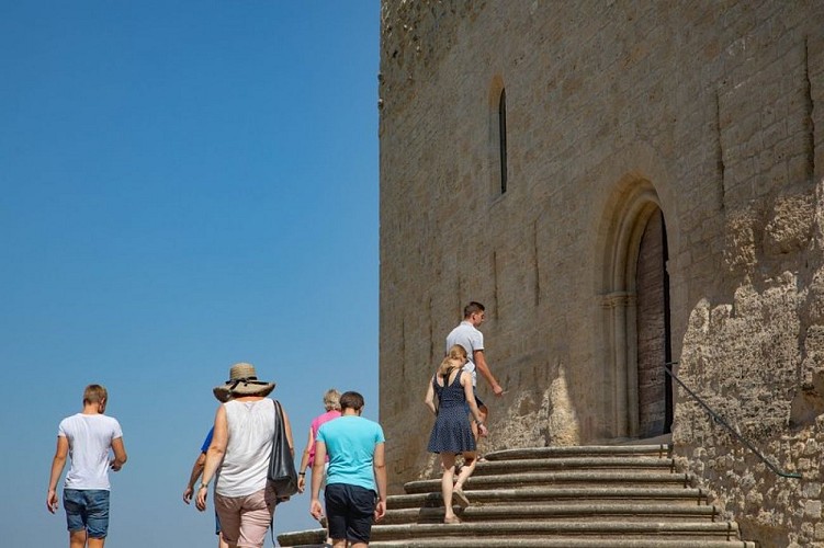 Escalier perron de l'église Saint-Martin