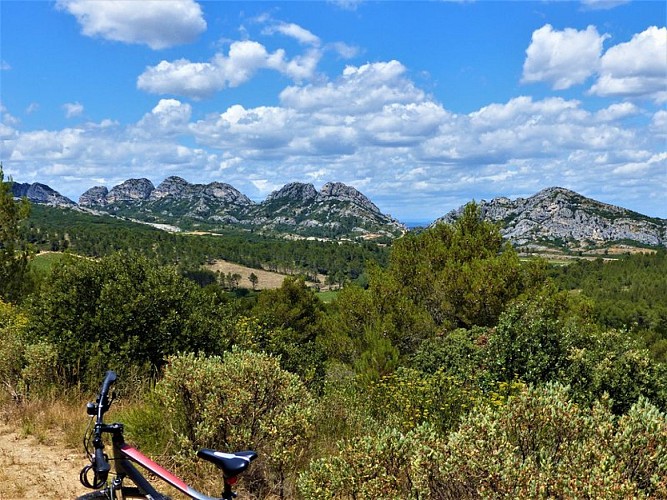 Vue sur la crête des Alpilles