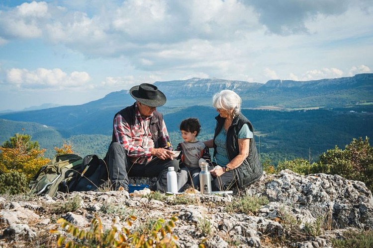 Pique-nique dans le bois de la Lare