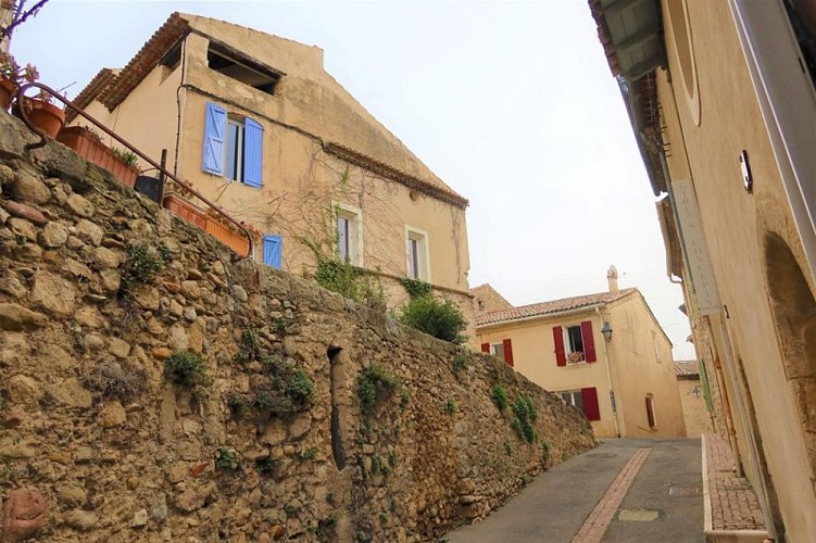 Ruelle du village de Beaumont-de-Pertuis