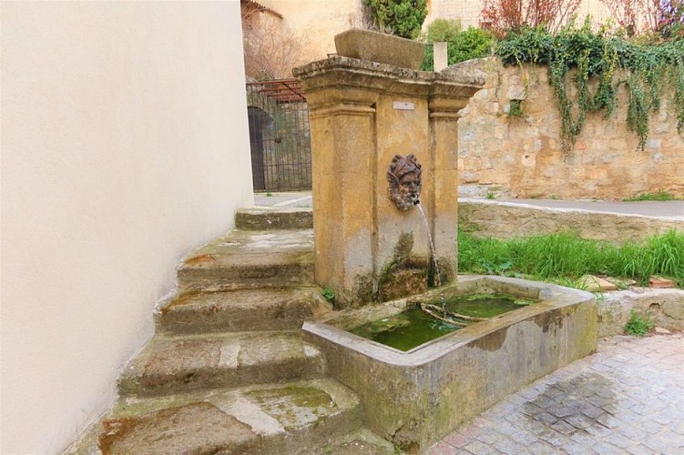 Fontaine rue de la mairie
