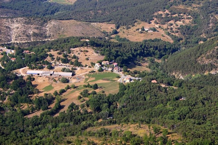 Vue sur le hameau des Henry