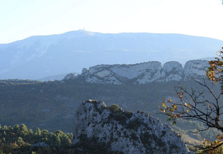 L'Aiguille, le Saint-Julien et le Mont Ventoux