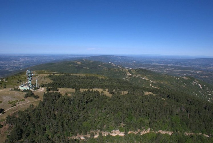 Le Mourre Nègre et le Petit Luberon au fond