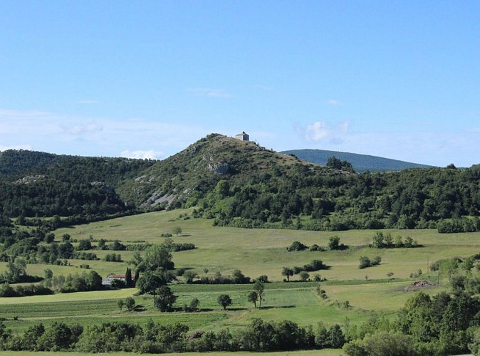 La chapelle Saint André sur son monticule