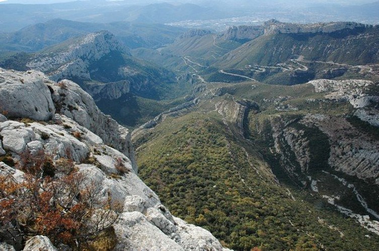 La vue vers l'ouest depuis les crêtes