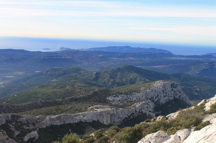 La vue vers le sud depuis les crêtes