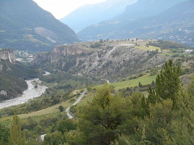 Gorges du Guil et plateau de Mont-Dauphin