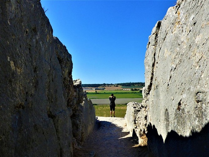 Entre l'aqueduc et la meunerie de Barbegal