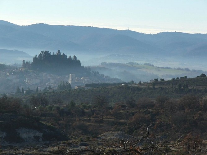 La cité de Forcalquier, sous la brume...
