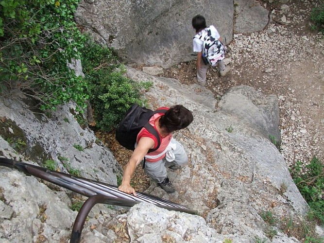 Passage de l'échelle en aval des gorges