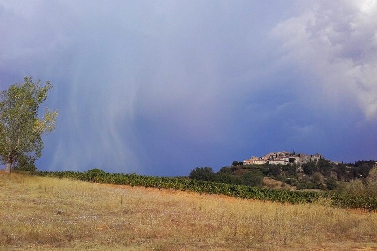 Jour d'orage sur Grambois