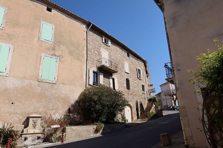 Rue de la République, Lagnes
