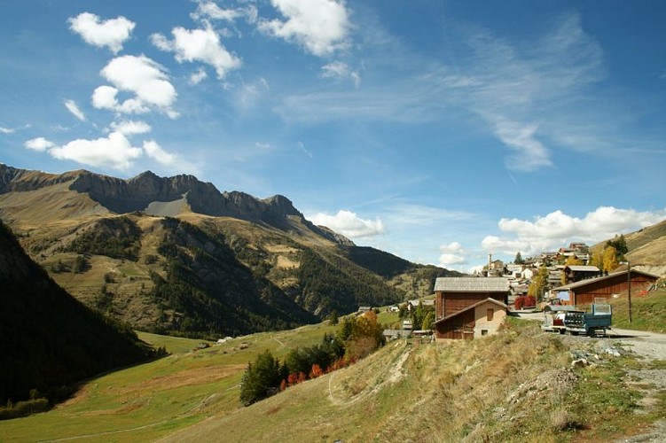 Les Amoureux by mountain bike