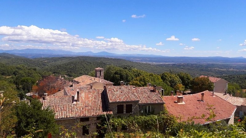 Vue depuis la Montée du Château de Montfuron