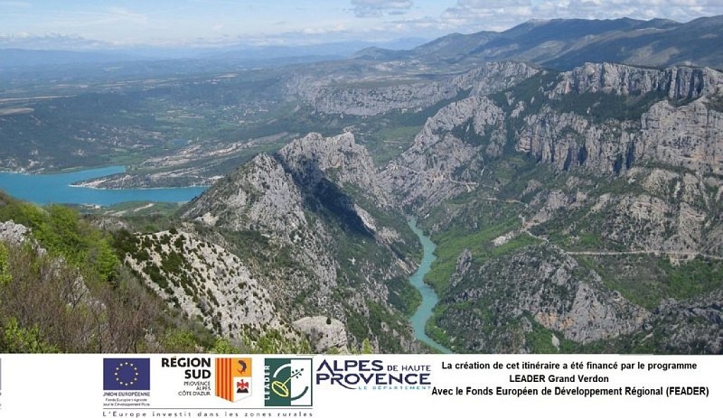 Vue sur le lac et la sortie des grandes Gorges
