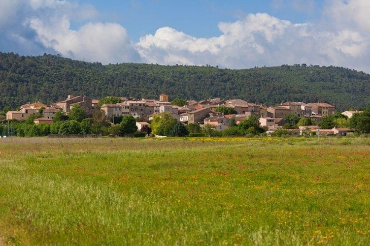 Le village de Néoules