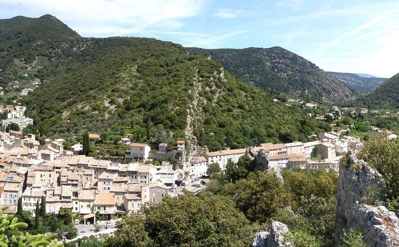 Le Devès, surplombant la ville de Nyons