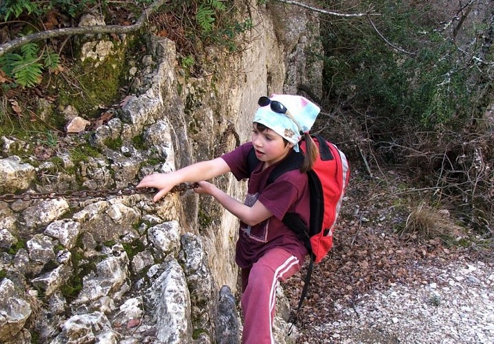 Sentier en fond de gorges