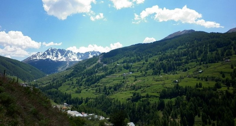 Hameaux et vue sur l'Eyssina