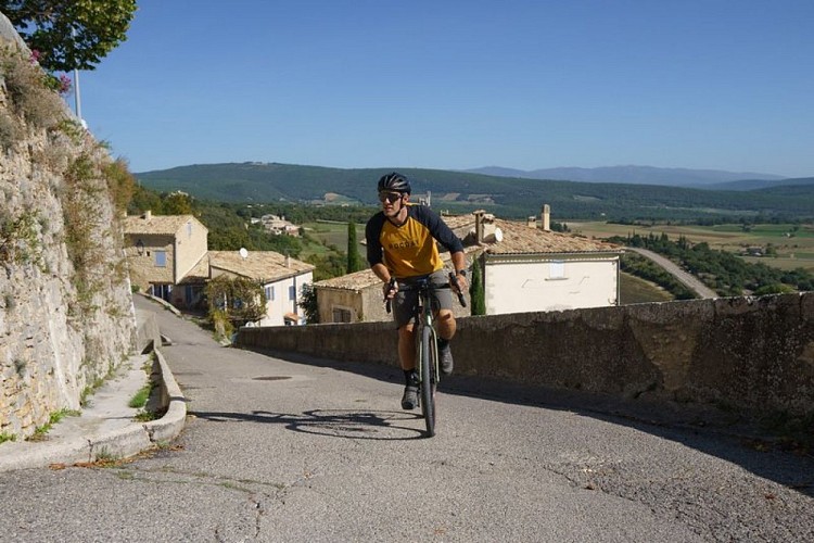 Au coeur du village de Simiane-La-Retonde