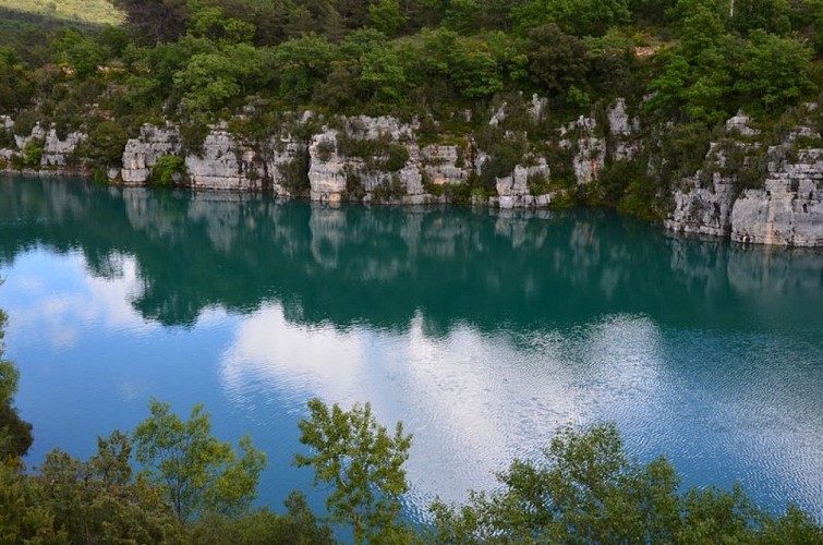 Reflet des nuages sur l'eau du Verdon