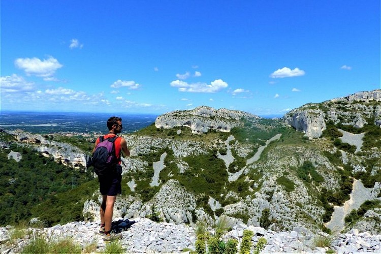 Face au vallon de Valrugues