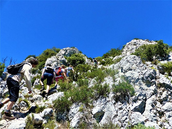 Passage de la crête des Alpilles