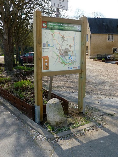 Panneau de départ de randonnée à Montoire-sur-le Loir