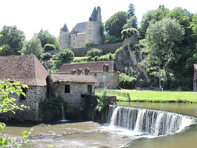 Savignac-Lédrier château forge