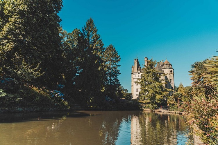 Le château des Ravalet