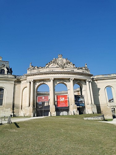 Porte grandes écuries