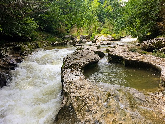 Randonnée du pied du Grand Colombier - Gorges de Thurignin