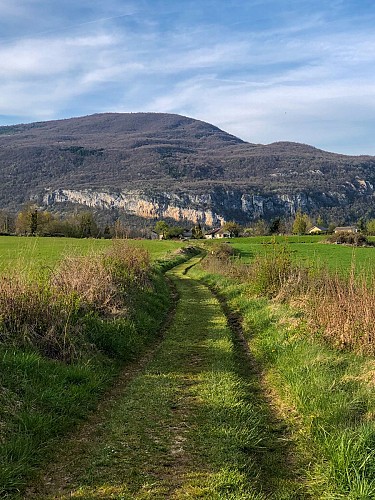 Red rail running loop of Contrevoz