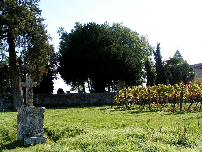 Croix et église Ste Germaine