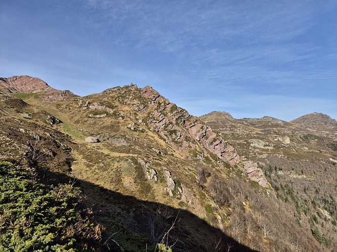 Lac d'Arlet et Pic d'Aillary depuis le parking de Bélonce (accès depuis Borce)