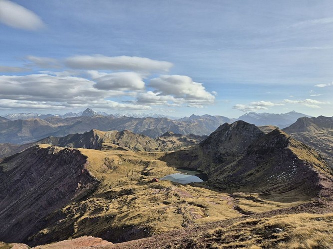 Lac d'Arlet et Pic d'Aillary depuis le parking de Bélonce (accès depuis Borce)